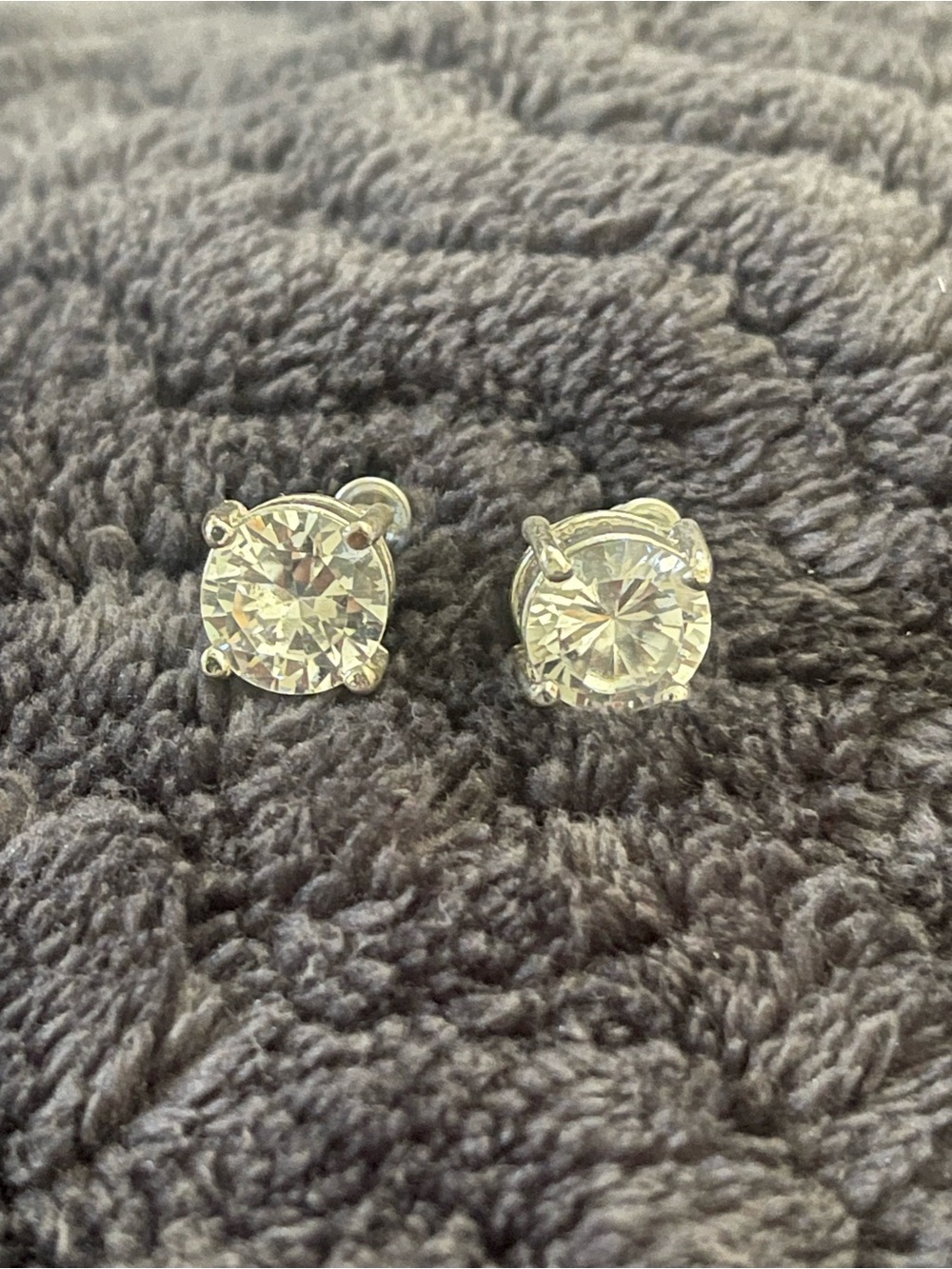 Source Unknown Clear Round Crystal Stud Earrings in Silver Tone
